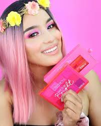 Repost elcanaldeges • • • • • Me encanta BOMB AF 💖😍 Si te gustan las  tonalidades rosas y morados ¡debes probar esta paleta! 12 sombras matte,  satinadas y pigmentos prensados para