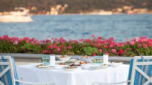 One four seasons is located very close to hagia sophia and the topkapi palace. Istanbul Restaurants Bars Fine Dining Four Seasons At Bosphorus