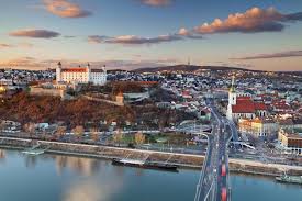 Desde el 1 de enero de 2009, la moneda en vigor de eslovaquia es el euro. Eslovaquia Viagem E Turismo