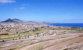 Porto santo is a more arid island than madeira, however, it is a little greener in the northern inland area, where there are some hills: Portugals Geheimtipp Porto Santo Happybackpacker