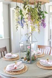 Dip the open end of a larger stack in yellow. 21 Cheerful Easter Home Decor Ideas