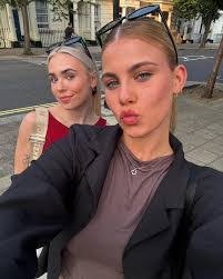 Marlee Hunt's Instagram, Twitter & Facebook