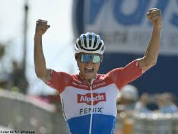 De nederlands kampioen eindigde buiten de top tien in de belgische semiklassieker en zag mads pedersen naar de winst sprinten. Mathieu Van Der Poel Remains Intractable And Wins In Gullegem Belgium