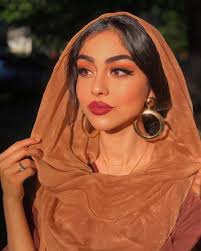 See more ideas about indian princess, royal indian, indian. Hips May Occasionally Fib On Twitter Indian Makeup Looks Brown Girls Makeup Indian Aesthetic