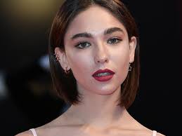 Quando sul web incontra matilde (matilda de angelis), disposta a vendere la propria verginità all'asta, non riesce a resistere. Matilda De Angelis Interview They Would Say You Can Take Hugh S Hand And Put It Wherever You Want The Independent