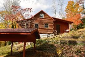 Each cabin has 3 separate bedrooms with a queen bed in each one. Cozy Cabin In Appalachian Mountains Cabins For Rent In Green Mountain North Carolina United States