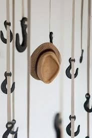 10 Solutions De Rangement Mural Gagnez En Place Sans Perdre En Style Rangement Mural Porte Manteau Diy Solutions De Rangement