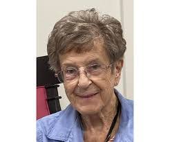 Madeline Showalter's Instagram, Twitter & Facebook