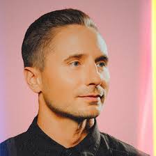 Chris Clouse's Instagram, Twitter & Facebook