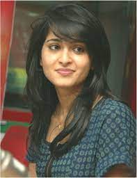 In this post, i am going to tell you about the best 25 hairstyles for a round face, and let me assure you, you are going to be amazed with how many indian hairstyles can actually compliment a round face. Pin On Hairstyles For Round Faces