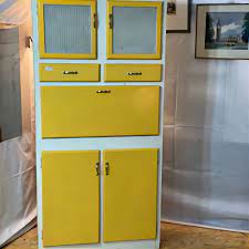 So whether you are a chef, caterer, baker, food truck, or any other food entrepreneur, the kitchen door will help you find an extraordinary place where you can cook, legally! 1950s Kitchen Cabinets For Sale In Uk View 40 Bargains