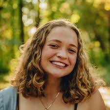 Genevieve Castle's Instagram, Twitter & Facebook