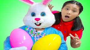 Wendy Pretend Play Huge Easter Surprise Eggs Hunt w/ Liam & Lyndon