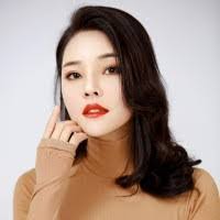 Elise Christian's Instagram, Twitter & Facebook