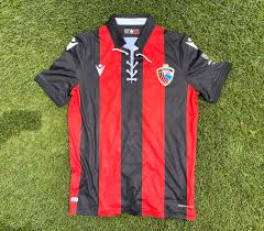 Ecco i numeri di maglia ufficiali per il calcio foggia 1920. Calcio Foggia Presentata La Maglia Del Centenario Tra Passione E Fascino Lagoleada It