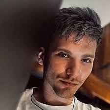 Darcy Gibson's Instagram, Twitter & Facebook