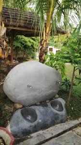 Tempat wudu yang menyatu dengan musala merupakan salah satu desain tempat wudu terbaik. Tempat Wudhu Serba Batu Alam