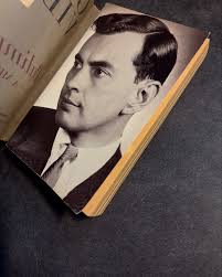 ➡ Book: 350 + S Palimpsest, Gore Vidal This is a memoir of the first 40  years of Gore Vidal's life, ranging back and forth across a rich history.  He spent his