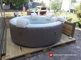 Jacuzzi Gonflable Et Terrassemeuble En Palette Meuble En Palette Jacuzzi Gonflable Jacuzzi Exterieur Gonflable Terrasse Jacuzzi