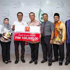 Operates fast food chain, mc donalds, known for its burgers, fries and shakes. Gerbang Alaf