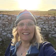 Just rescued a juvenile Starling from a cat. It has puncture wounds but is  still alert. I've put it in a box in a quiet place with mealworms and  water. Any advice