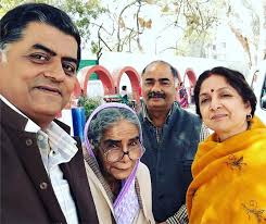 Neena gupta posted a video shot by her husband, vivek mehra, in which she had revealed that she has learnt sign language during the lockdown to talk to her husband, who is always busy on his phone. The Neena Gupta Interview You Must Read Rediff Com Movies