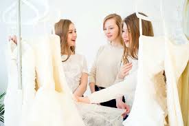 Check spelling or type a new query. Brautkleid Stoffe So Fuhlen Sich Seide Und Co Hautnah An