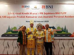 Kredit pemilikan rumah (kpr) adalah produk pembiayaan atau pinjaman yang diberikan kepada pembeli rumah dengan skema pembiayaan sampai dengan persentase tertentu dari harga rumah atau properti. Bank Bni Gelar Akad Kpr Massal Bulan Ini Saja Tembus 2 046 Debitur Property Bank