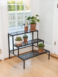 Gardenerscom Esschert Folding Etagere Corner Plant Standesschert Corner Folding Etager Decoracion De Casa Con Plantas Muebles De Jardin Plantas De Patio