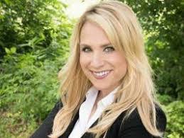 Lauren Lea's Instagram, Twitter & Facebook