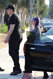 A Man And A Woman In A Car It Is The First Time Musk And His Canadian Girlfriend Have Been Seen Together After Months Of Scandals Elon Musk Grimes Musk