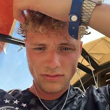 ik heb berekend wat ik kwijt ben aan sigaretten per jaar, hier schrik ik  van, hier kan je 2 weken goed goed van op vakantie.. 🫣