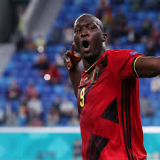 Lukaku made his senior international debut for belgium in 2010, at age 17, and has since represented his country at three major tournaments. Romelu Lukaku Had To Leave Manchester United To Become The Perfect Striker Manchester Evening News