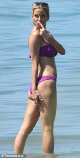 These days, my purposely showing my camel toe is limited to when we're with friends and i want to show off are there men who look for camel toe? Sarah Harding Shows Off Her Bikini Body As She Strikes Various Poses For Camera Phone Shoot Daily Mail Online