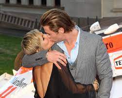 They were introduced by mutual representatives in early 2010 and by the end of the year, they were married! 6 Surprising Things About Elsa Pataky Chris Hemsworth S Wife Glamour