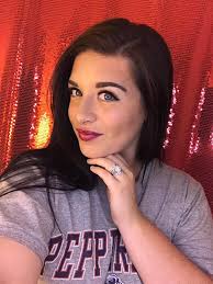 Want to learn how to contour at a super simple level? 🧐Join me here  tomorrow night at (Sunday) at 6:30pm to learn + support Amy in her new  business launch! 🎉 Ps -