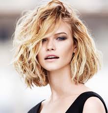 Les tendances de coiffure 2020 s'entendent sur un mot clé, la simplicité. Les Tendances Coiffures Printemps Ete 2020 Qu On Va Vouloir Adopter Modele Coupe De Cheveux Coupe De Cheveux Coupe Cheveux Mi Long