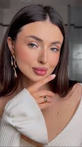 Gene Clare's Instagram, Twitter & Facebook