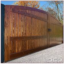 Double Gate With Iron Decor Wooden Gates Driveway Driveway Gate Wood Gates Driveway
