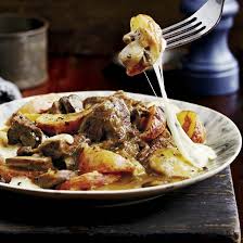On Peut Transformer Ce Plat En Une Poutine Originale Tout Simplement En Le Servant Sur Des Frites Cuites Au Four Et En Recipes Beef Stew Recipe Cooking Recipes
