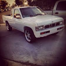 1996 Nissan Hardbody On 20s With Sunroof Fresh Paint Job And All Chrome Camioneta Nissan Nissan Camionetas