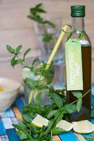 Minzsirup Pfefferminsirup Pfefferminz Sirup Minz Sirup Selber Machen Rezept Getrank Sommer Erfrischen Pfefferminze Pfefferminzsirup Marokkanische Minze
