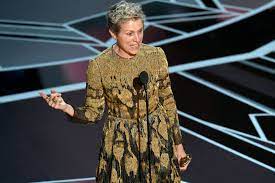 Frances mcdormand gave a rousing speech demanding gender parity in the entertainment industry while accepting the oscar for best actress at tonight's academy awards. Oscars Best Actress Winner Frances Mcdormand Calls On All Female Nominees To Stand With Her Ew Com