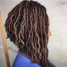 Black And Blonde Faux Locs Bob Crochet Faux Loc Bob With A Blend Of 4 1b27 27 30 And 1b 30 Stylist Vanitybydanit On Ig And Fb Jackson Faux Locs Bob Faux Locs Styles Crochet Hair Styles