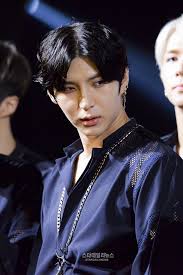 Vixx S Leo Sustains Injury At Idol Star Athletics Championships Soompi Vixx Leo Celebrity Dads