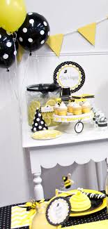 Black And Yellow Make What Color Contrasting Yellow And Black Colors Really Make This Theme Pop Yellow Chevron Napkins Add Contrast And Give Those Bee Like Stripes Birthda Cumpleanos