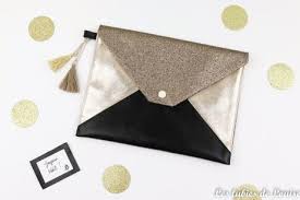 Ah si hein, le dernier remonte à noël, j'vous ferais dire. La Pochette Tricolore Facile Et Rapide A Coudre Tuto Gratuit