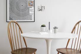 The tulip chair was designed by eero saarinen in 1955 and 1956 for the knoll company of new york city. Saarinen S Tulip Table