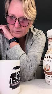 Leslie drank coffee with creamer! #sistersofsaltlake #sisters  #createagoodday #blackcoffee #coffeetiktok #coffeewithcream