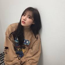 Pin By The Klog On Korean Fashion How To Style Bangs Korean Bangs Hairstyle Korean Hairstyle